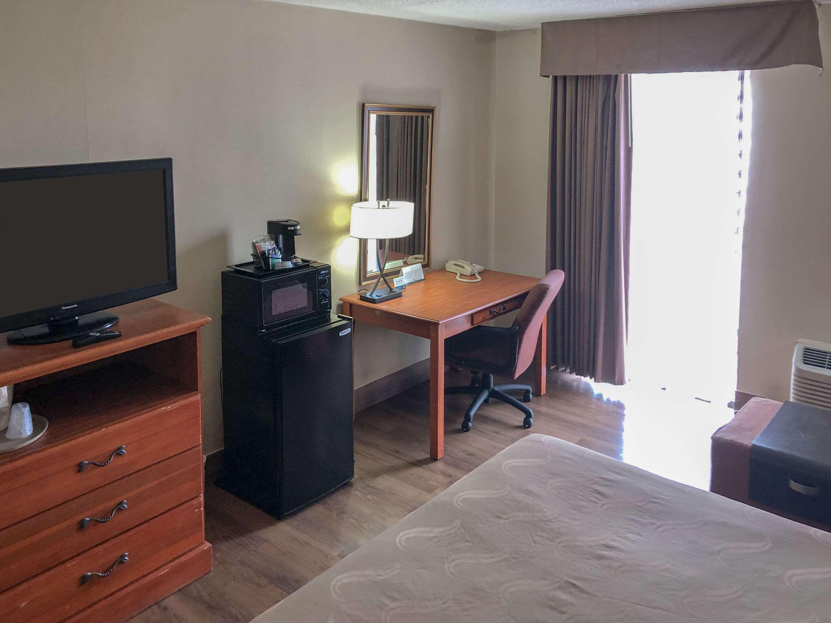 Quality Inn Near Joint Base Andrews-Washington Area Camp Springs Bagian luar foto