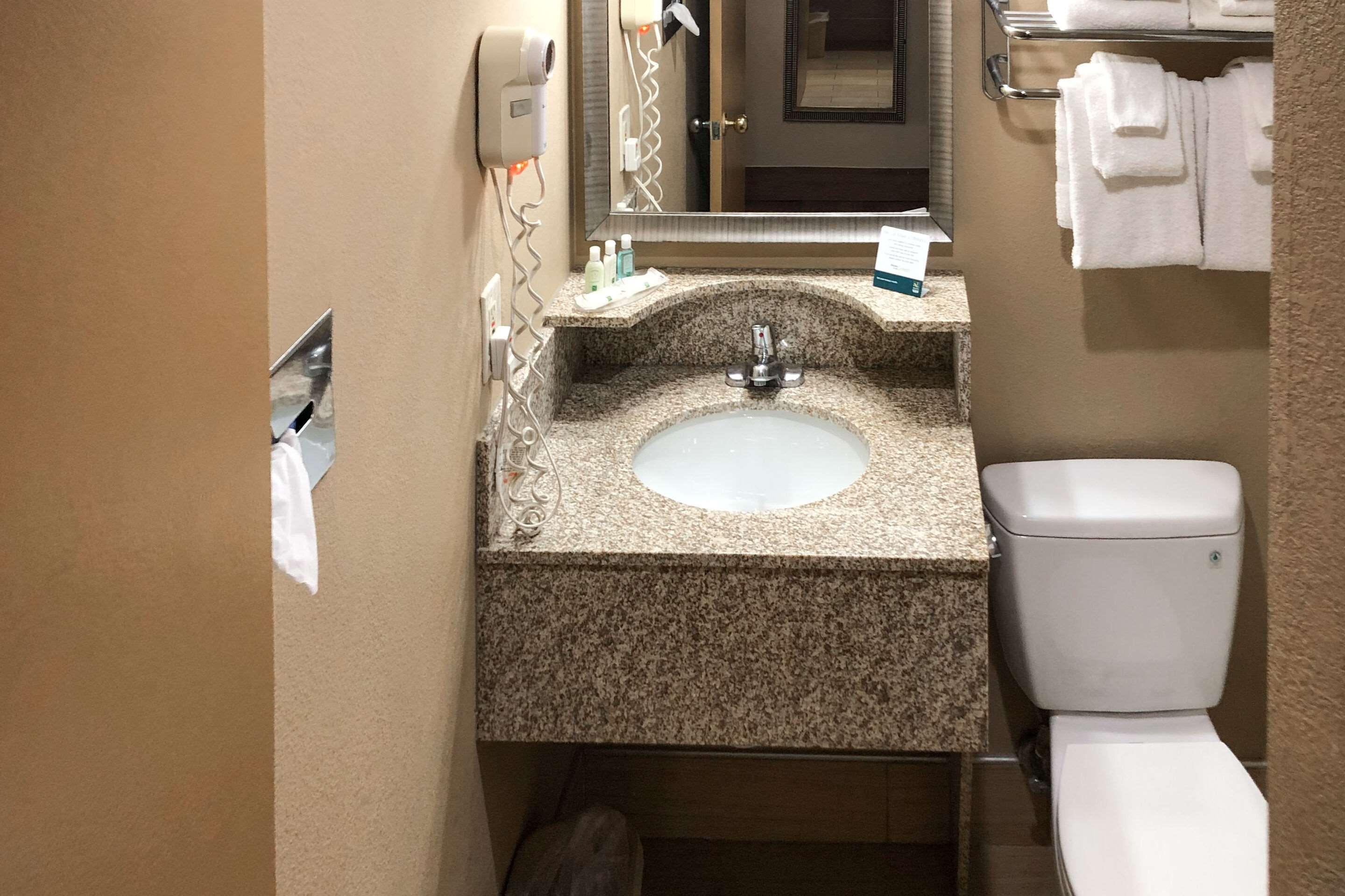 Quality Inn Near Joint Base Andrews-Washington Area Camp Springs Bagian luar foto