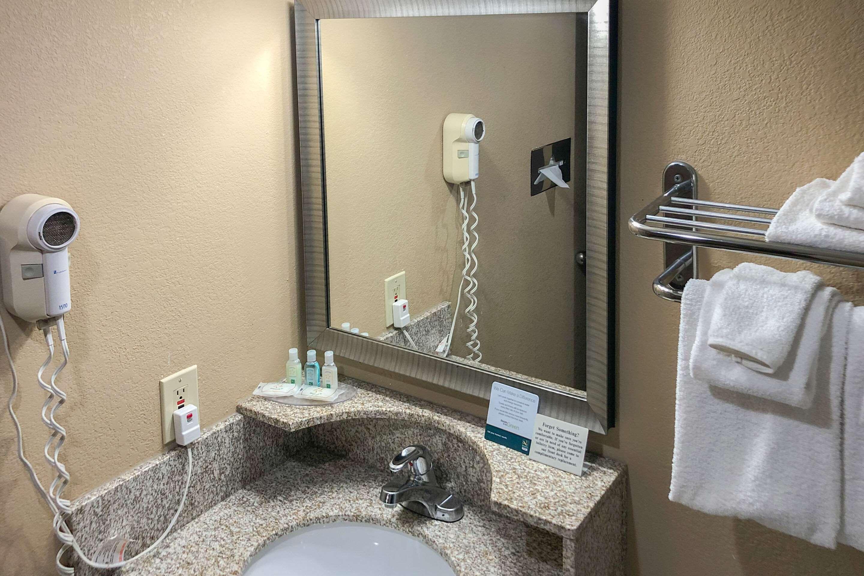 Quality Inn Near Joint Base Andrews-Washington Area Camp Springs Bagian luar foto