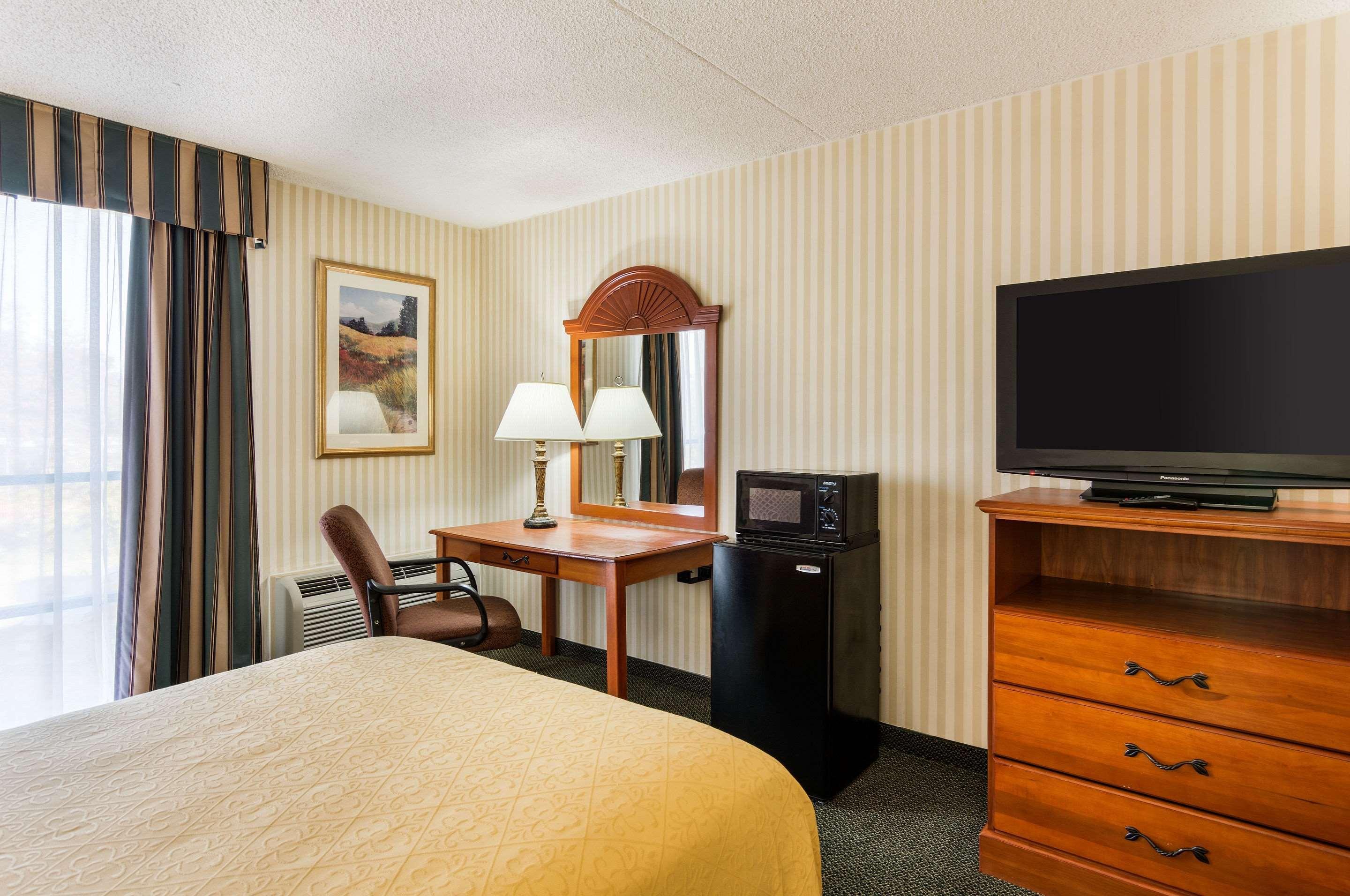 Quality Inn Near Joint Base Andrews-Washington Area Camp Springs Bagian luar foto