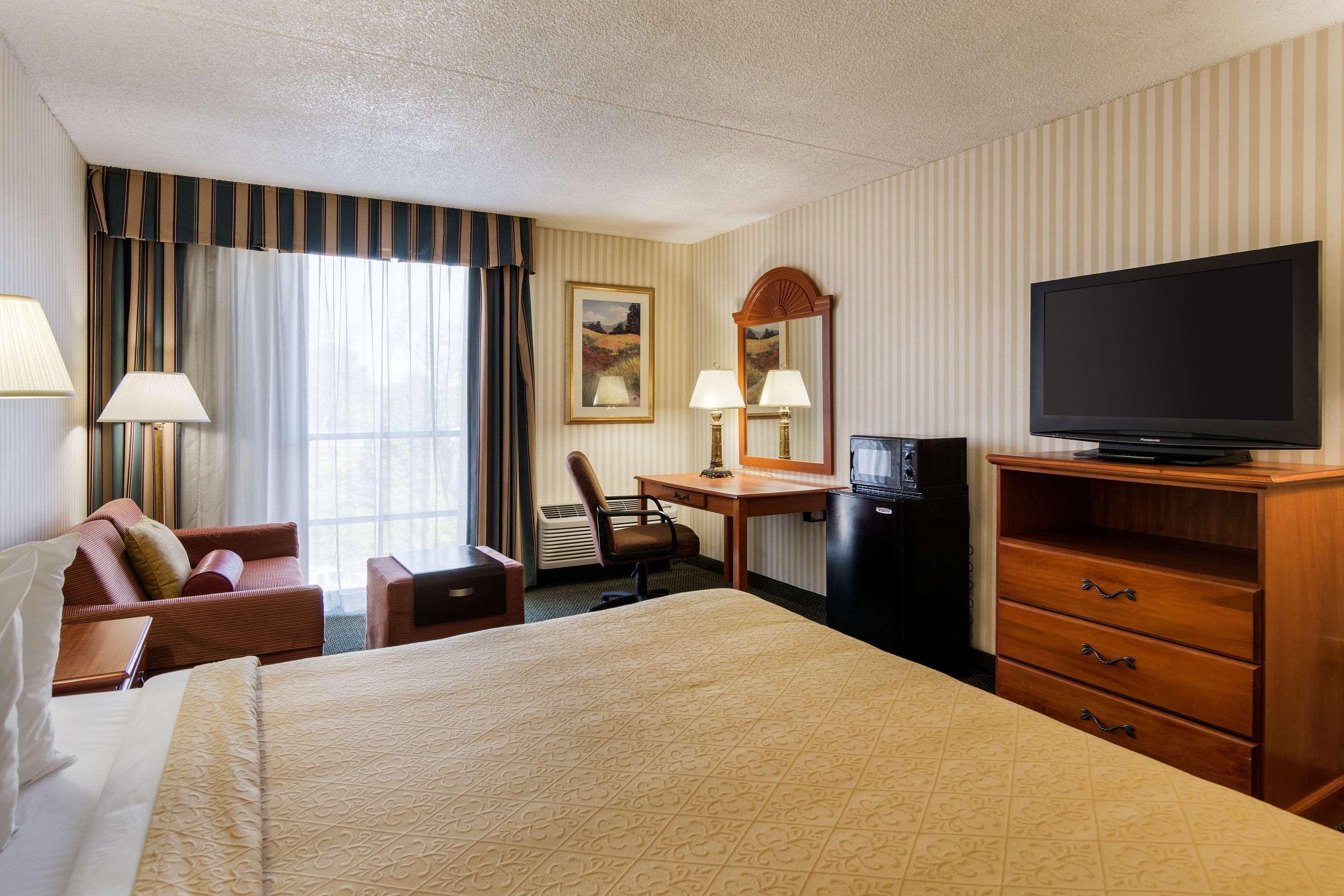 Quality Inn Near Joint Base Andrews-Washington Area Camp Springs Bagian luar foto
