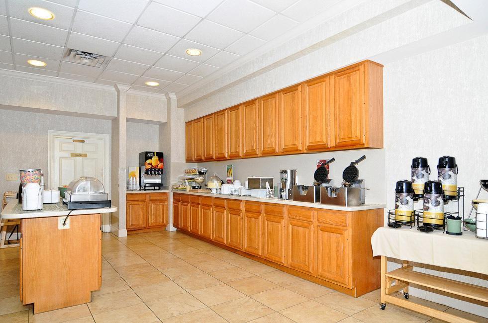 Quality Inn Near Joint Base Andrews-Washington Area Camp Springs Bagian luar foto
