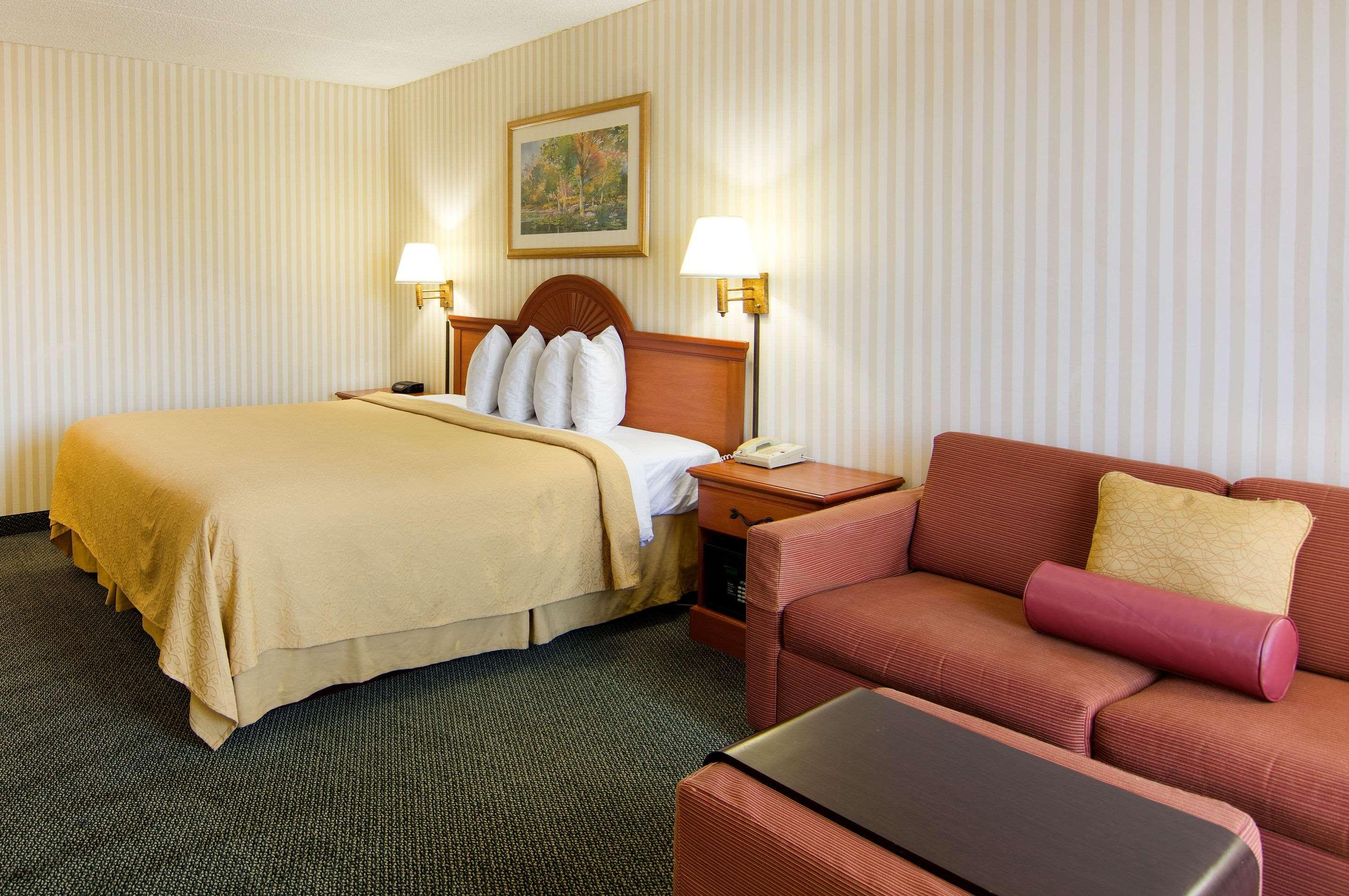 Quality Inn Near Joint Base Andrews-Washington Area Camp Springs Bagian luar foto