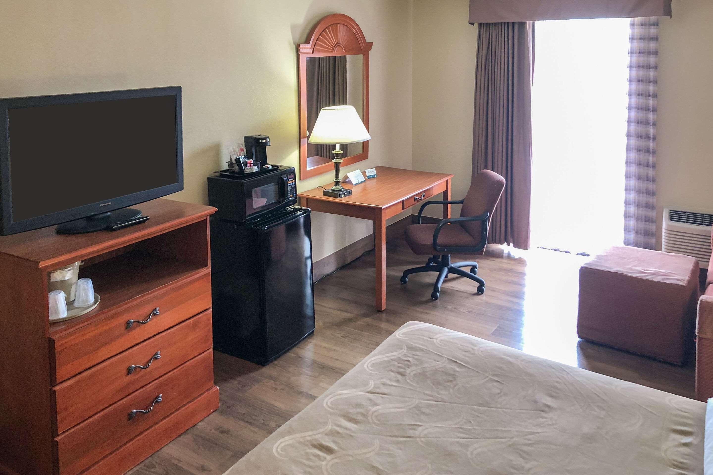 Quality Inn Near Joint Base Andrews-Washington Area Camp Springs Bagian luar foto