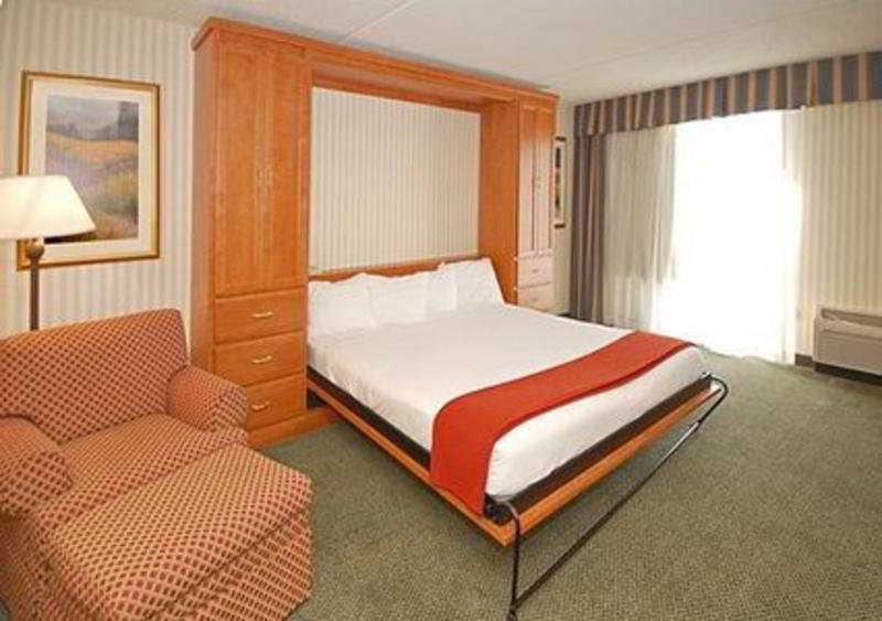 Quality Inn Near Joint Base Andrews-Washington Area Camp Springs Bagian luar foto